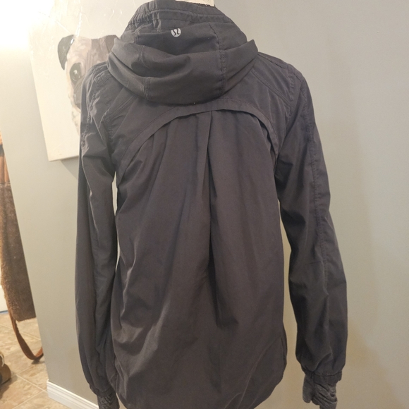 Lululemon Jacket - Picture 5 of 8